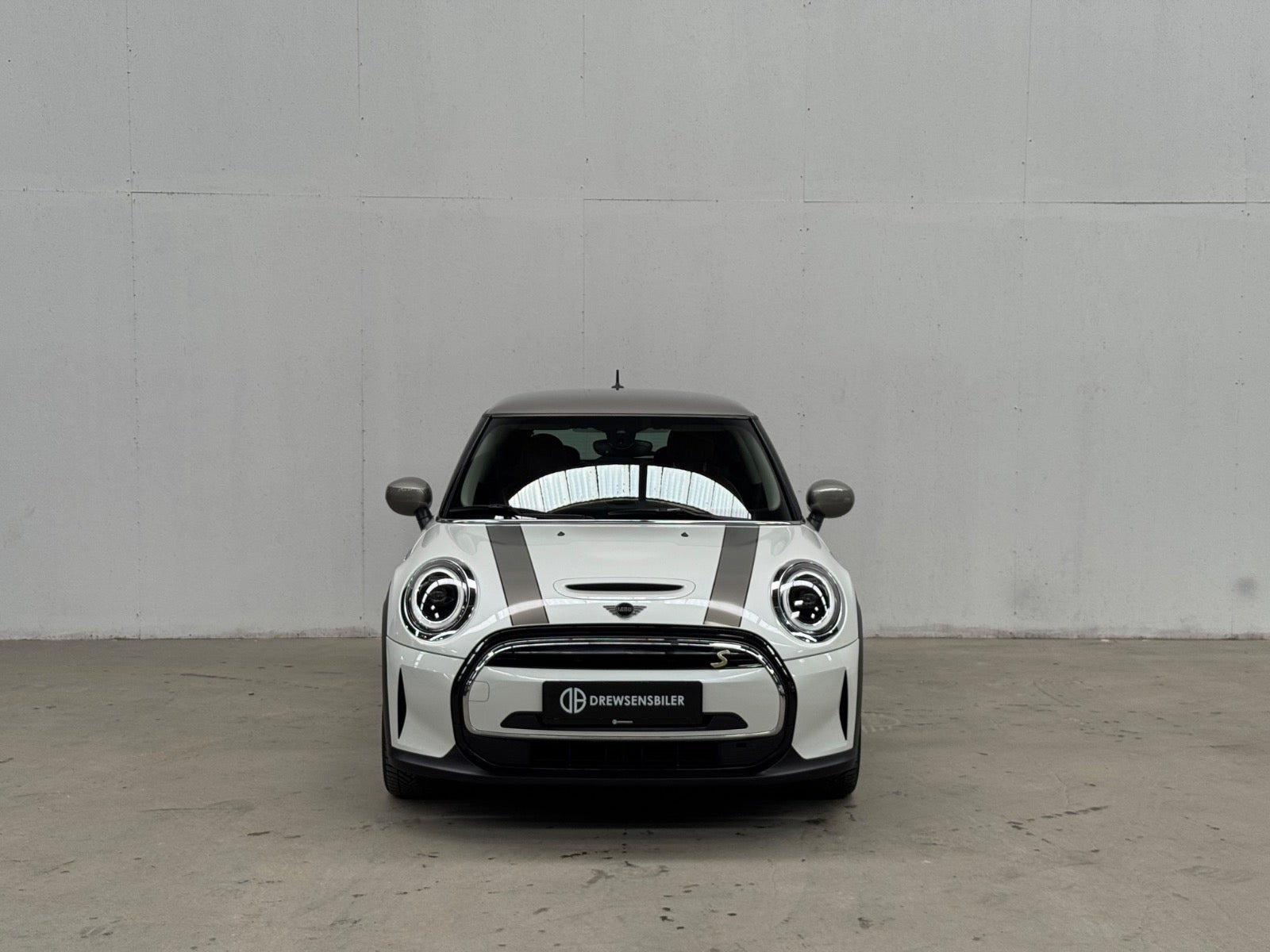 Hvid Mini Cooper SE fra 2023