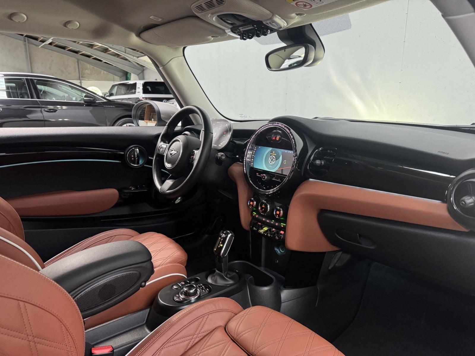 Hvid Mini Cooper SE fra 2023