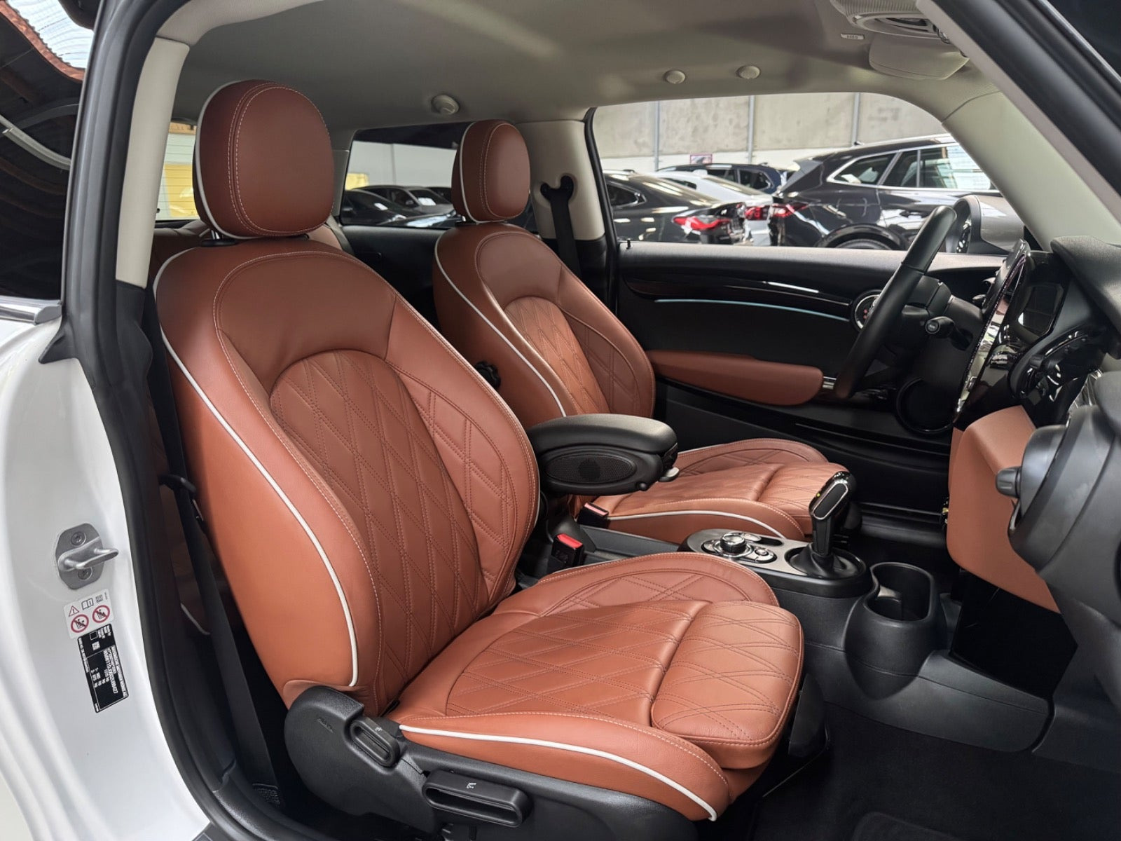 Hvid Mini Cooper SE fra 2023