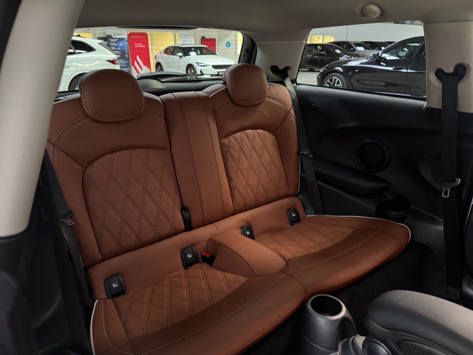 Hvid Mini Cooper SE fra 2023