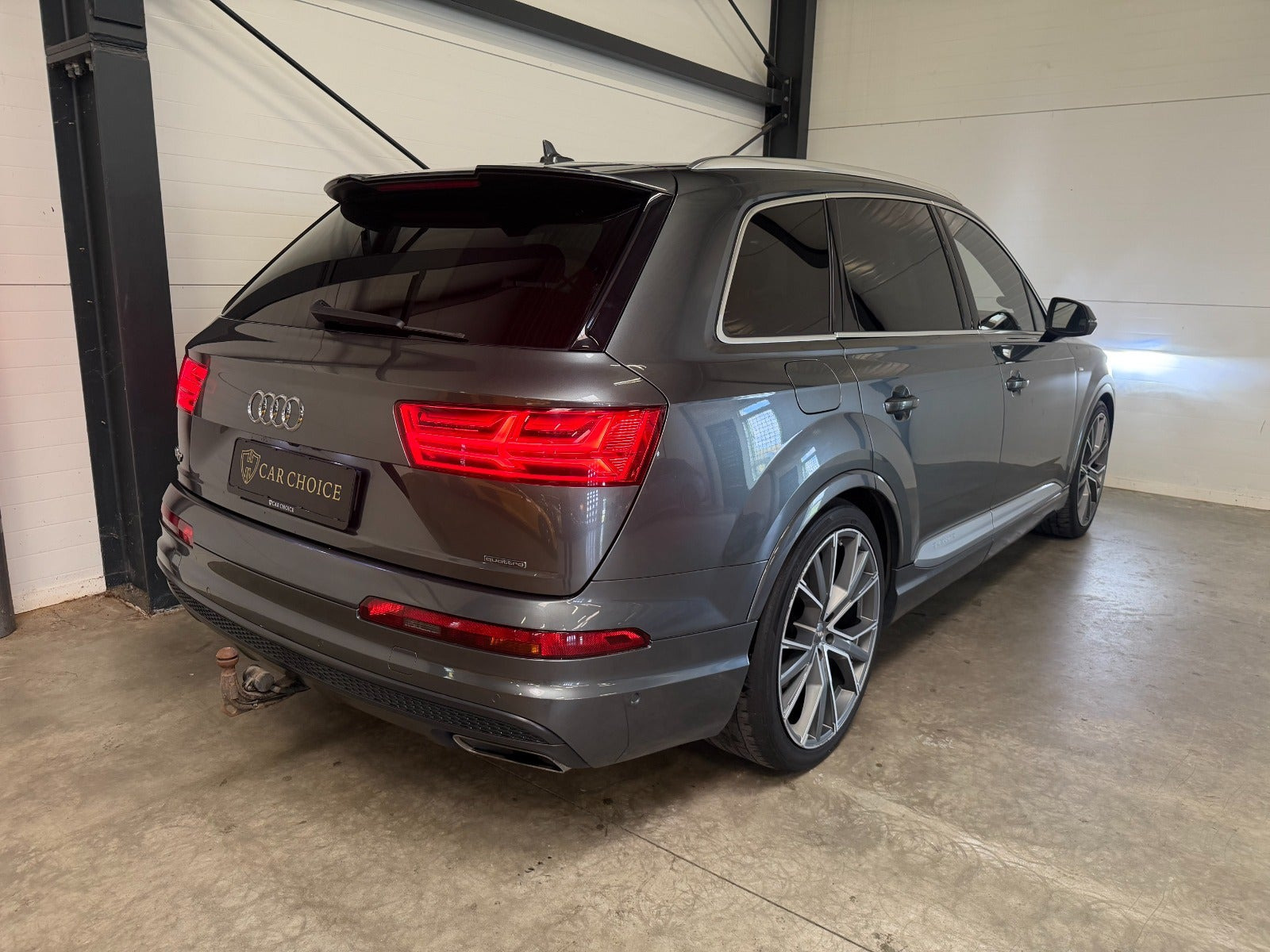 Grå Audi Q7 fra 2015