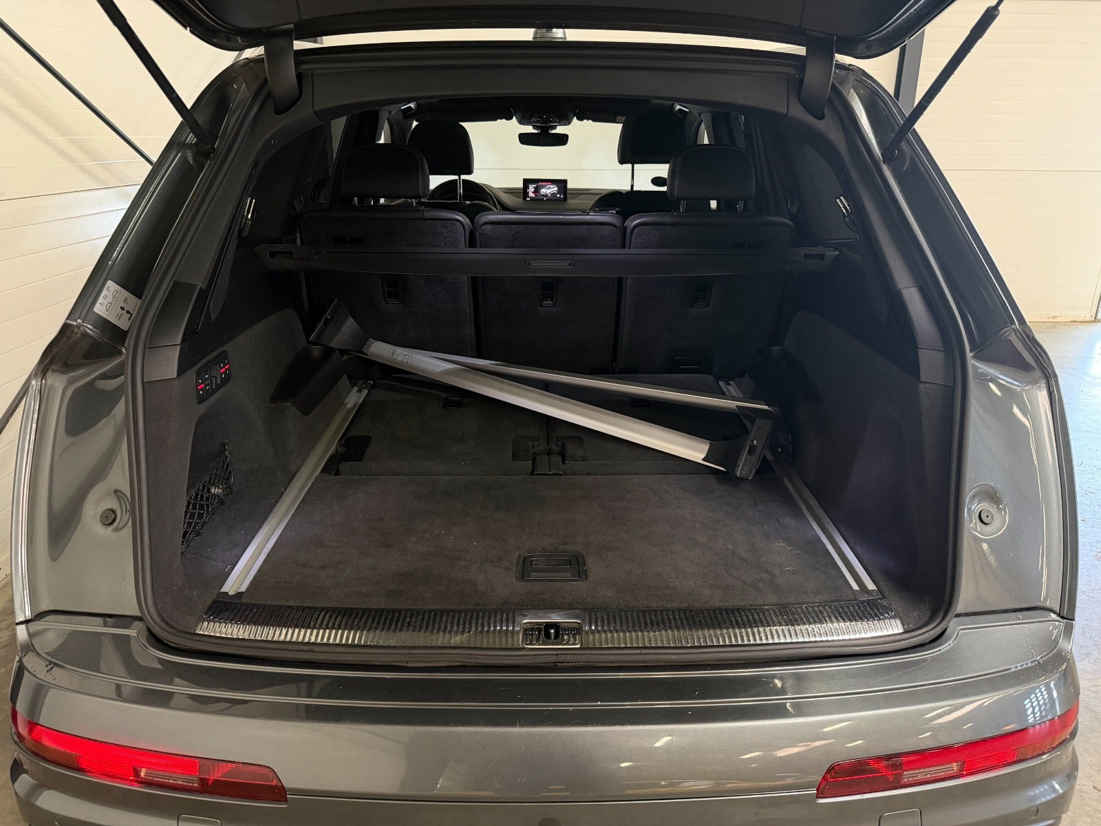 Grå Audi Q7 fra 2015