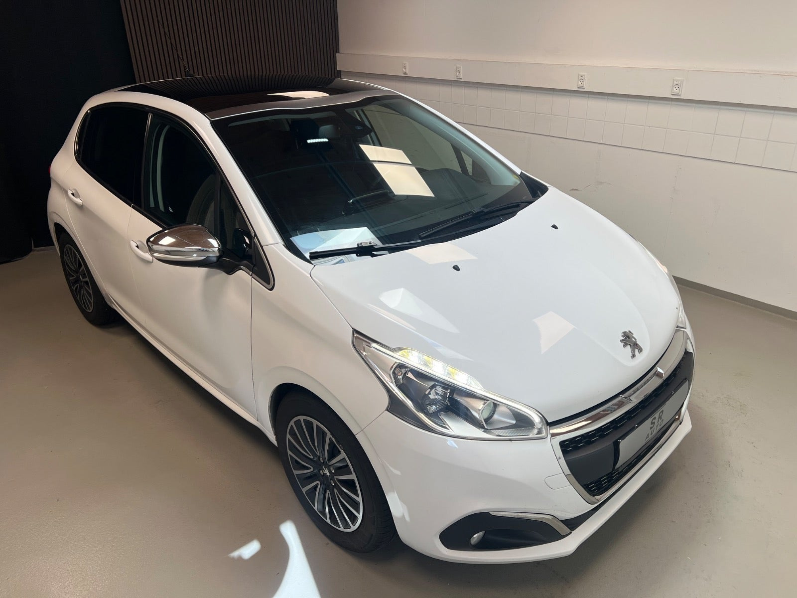 Hvid Peugeot 208 fra 2018