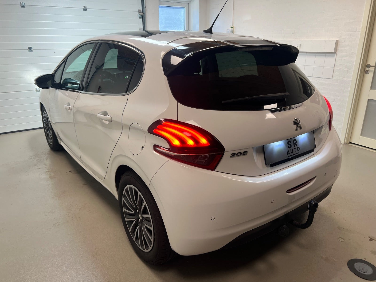 Hvid Peugeot 208 fra 2018