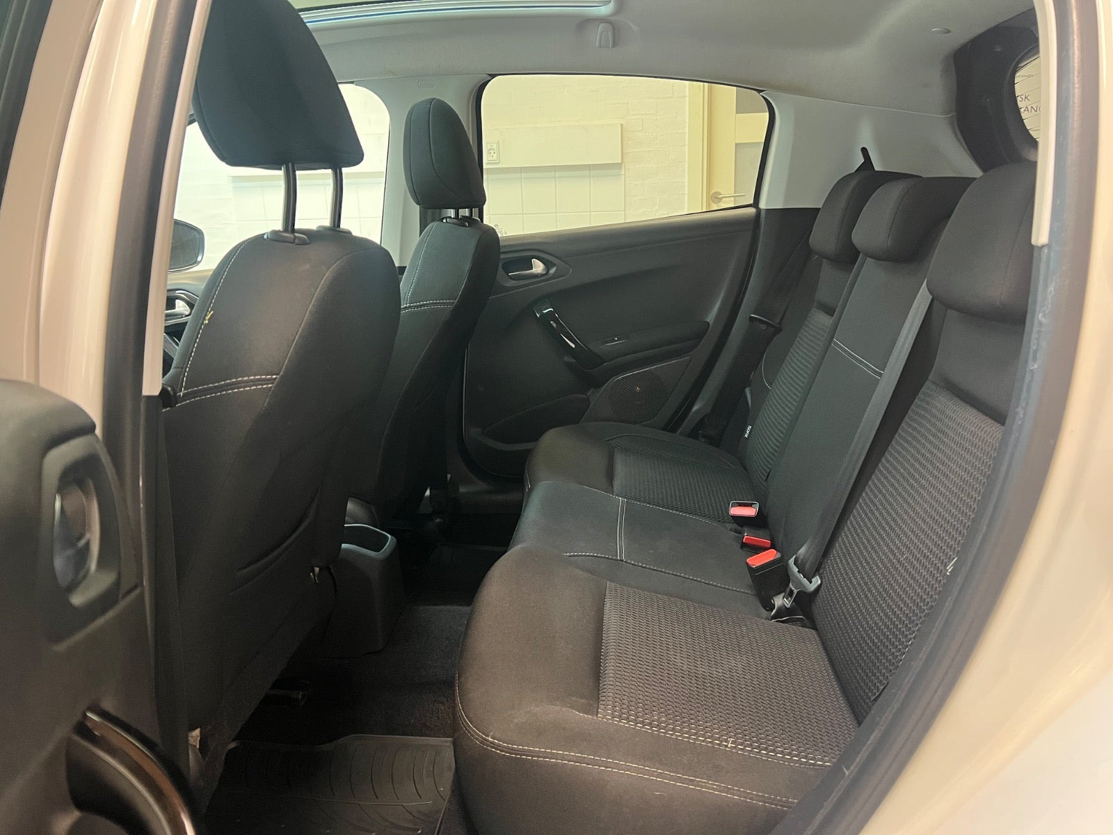 Hvid Peugeot 208 fra 2018