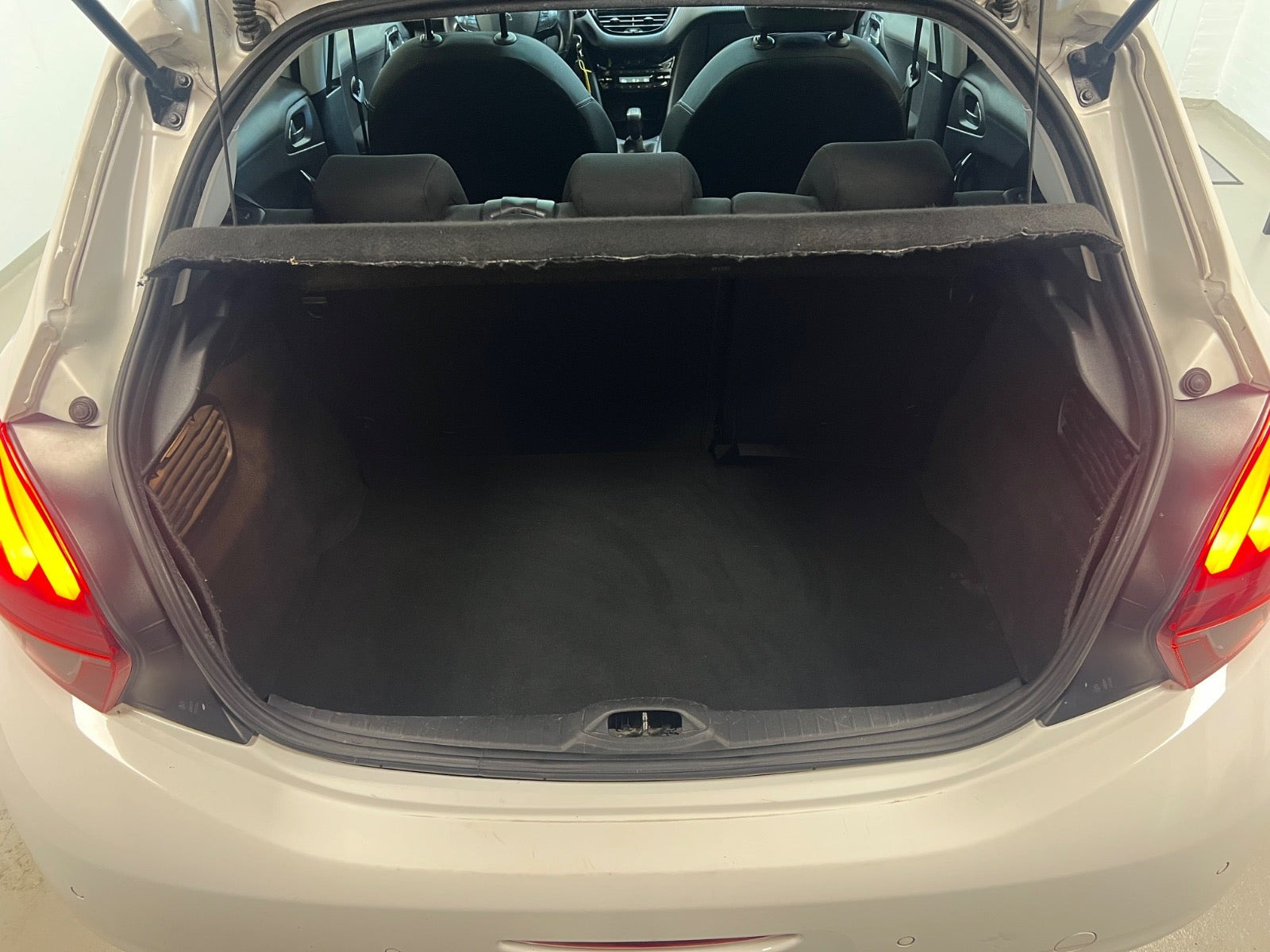 Hvid Peugeot 208 fra 2018