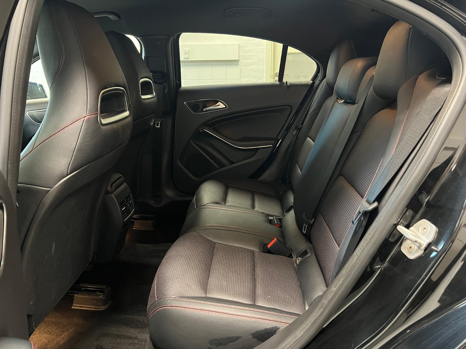Sort Mercedes A180 fra 2014