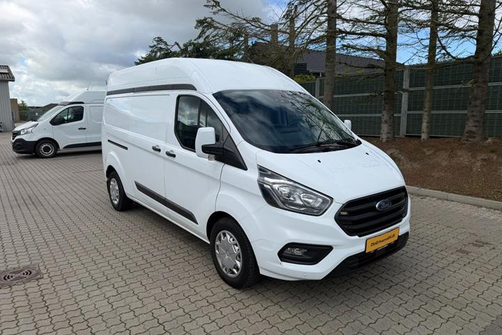Hvid Ford Transit Custom 320 L2 fra 2021 set udefra