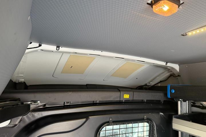 Hvid Ford Transit Custom 320 L2 fra 2021
