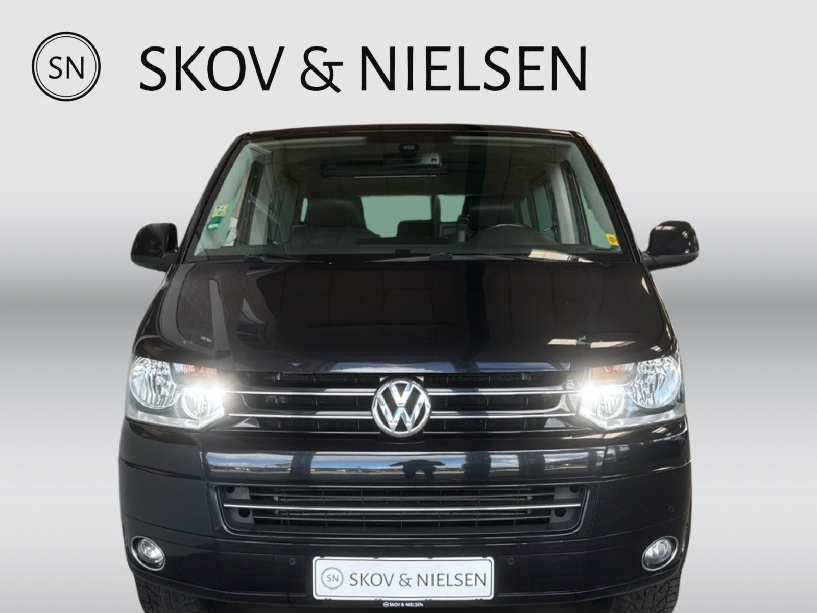 Sort VW Multivan fra 2010