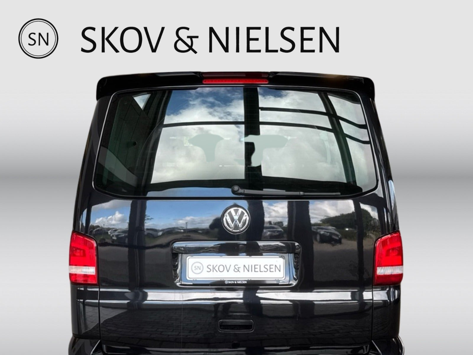 Sort VW Multivan fra 2010