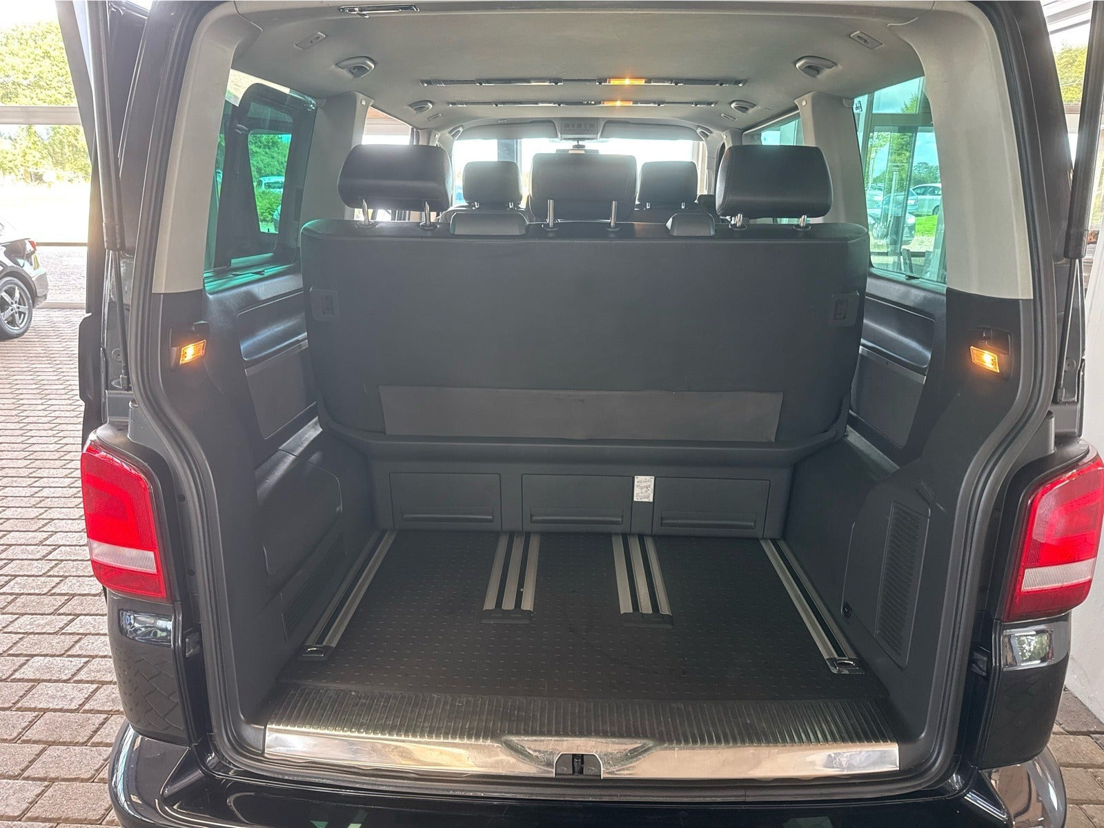 Sort VW Multivan fra 2010