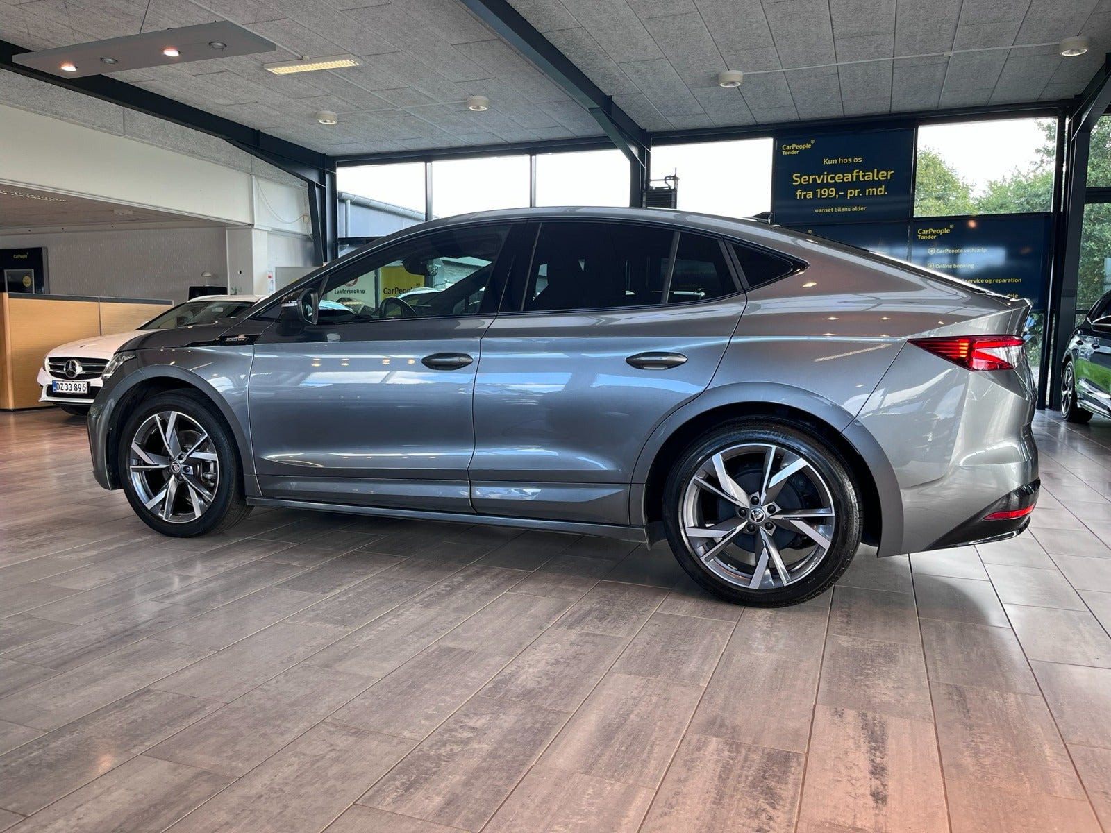 Grå Skoda Enyaq fra 2023