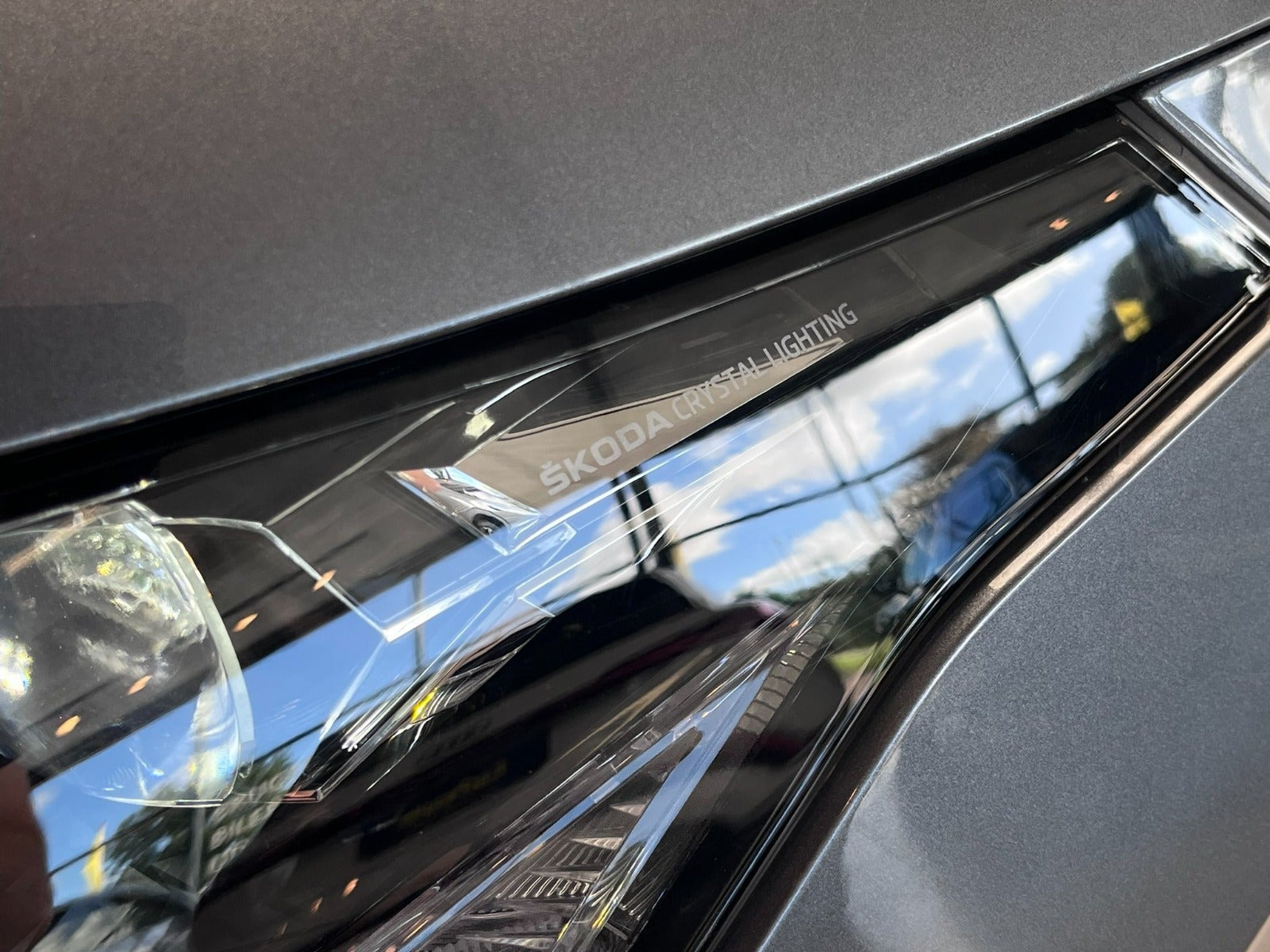 Grå Skoda Enyaq fra 2023
