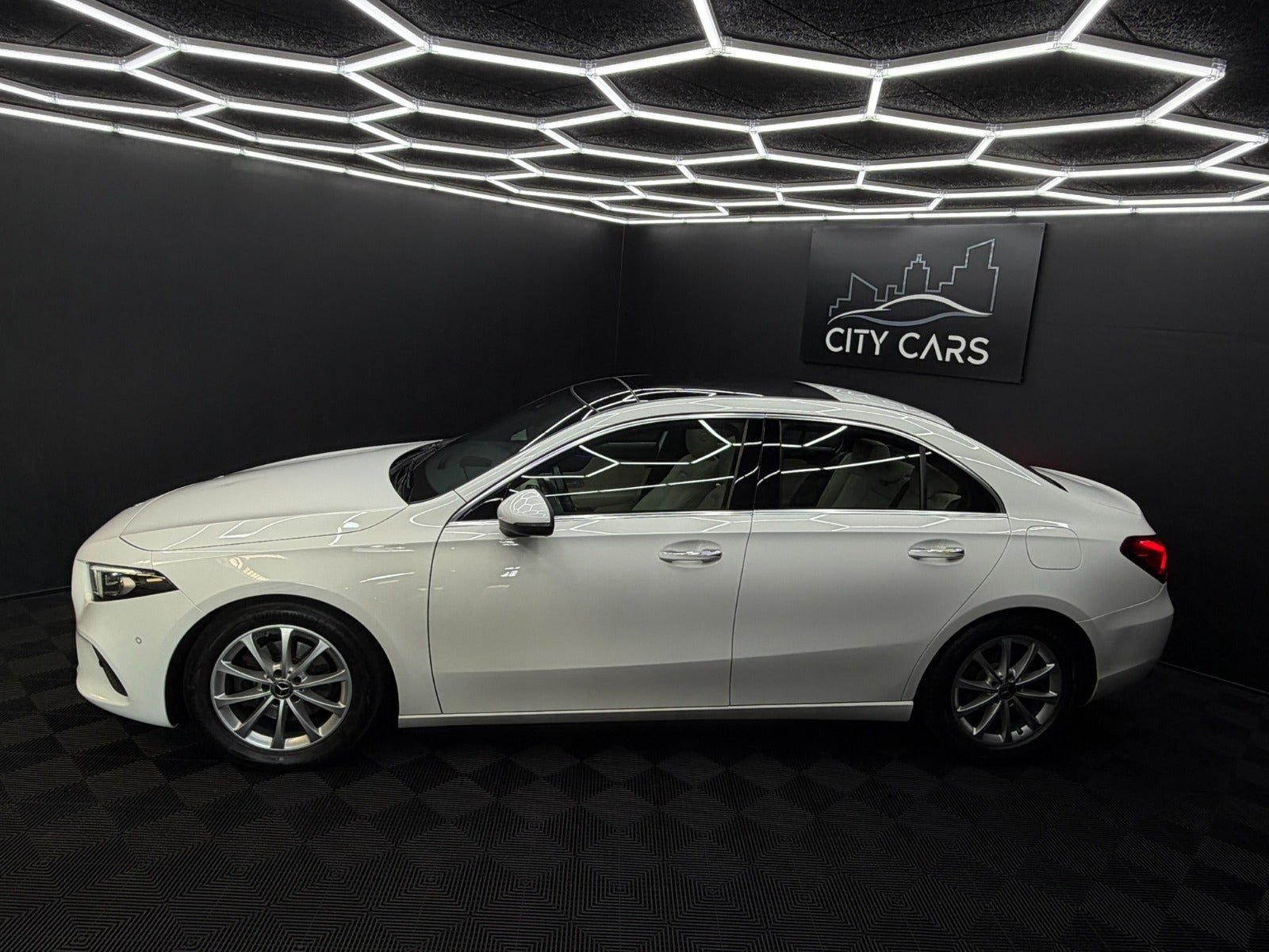 Hvid Mercedes A200 d fra 2020
