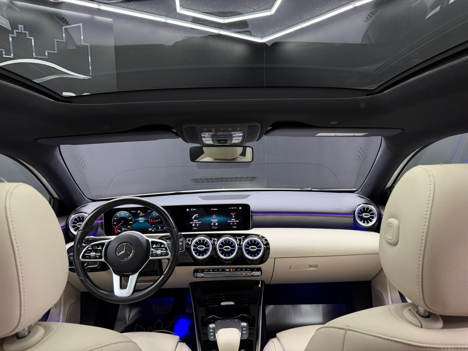 Hvid Mercedes A200 d fra 2020