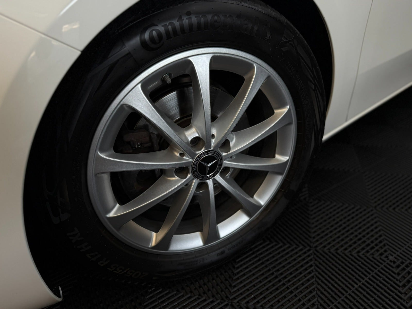 Hvid Mercedes A200 d fra 2020