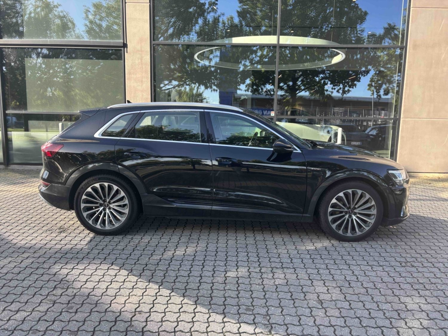 Sort Audi e-tron fra 2021