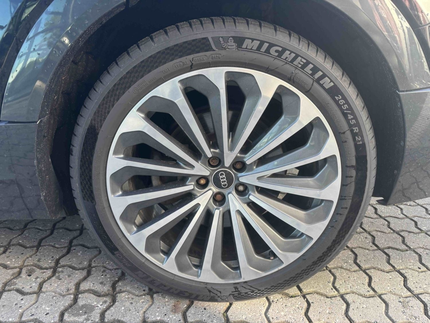 Sort Audi e-tron fra 2021