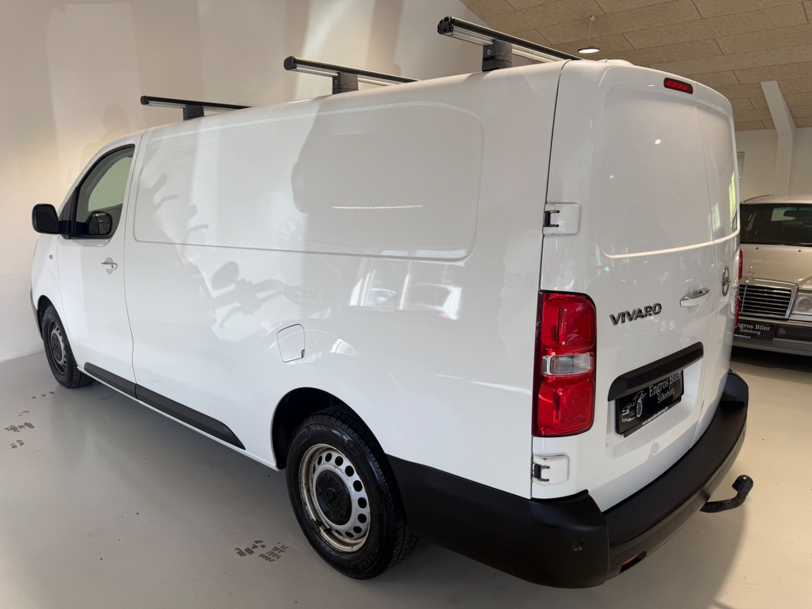 Hvid Opel Vivaro fra 2021