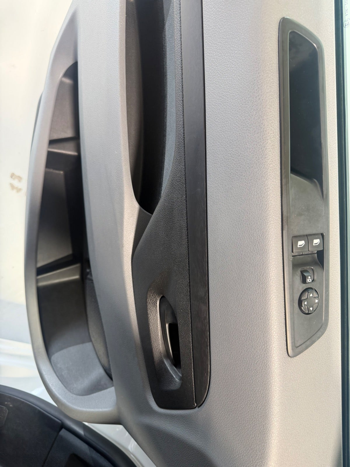 Hvid Opel Vivaro fra 2021
