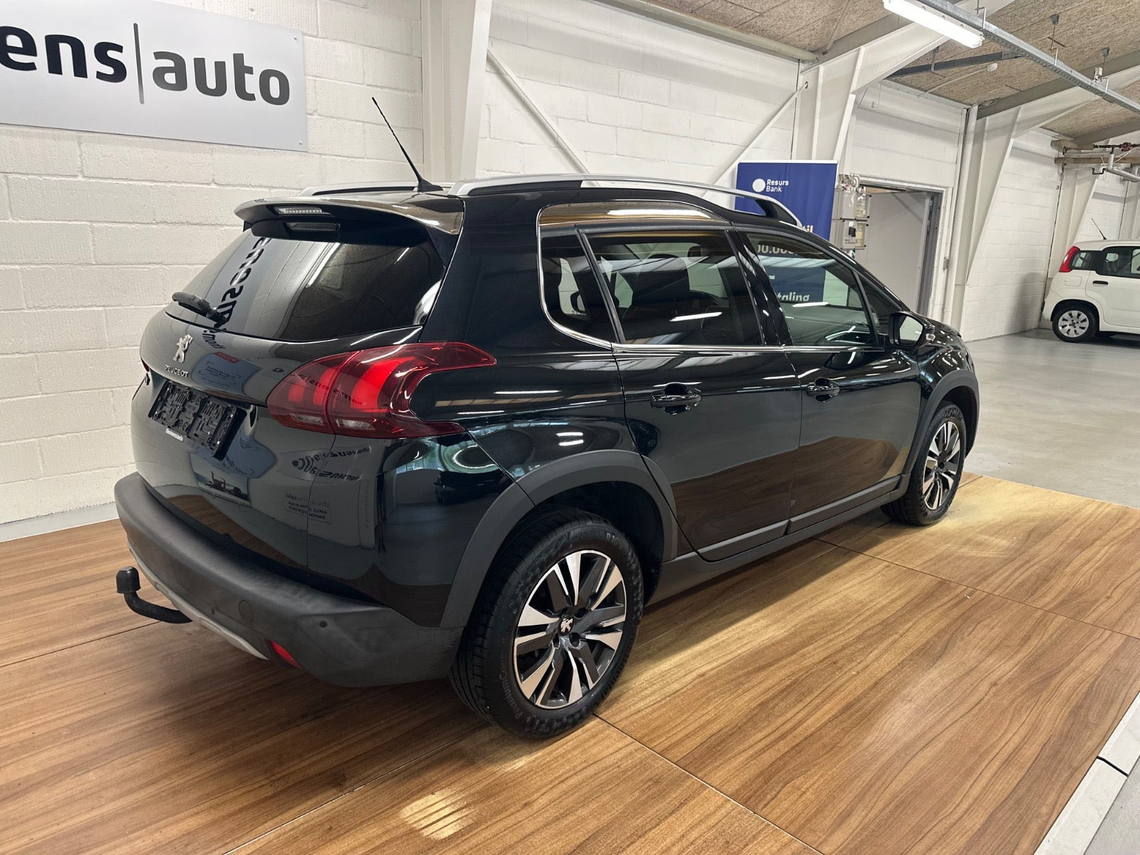Sort Peugeot 2008 fra 2019