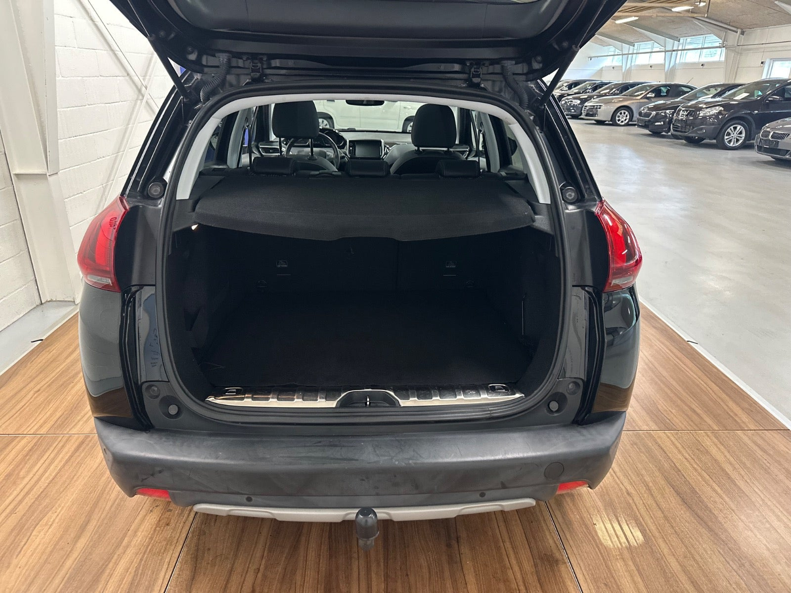 Sort Peugeot 2008 fra 2019