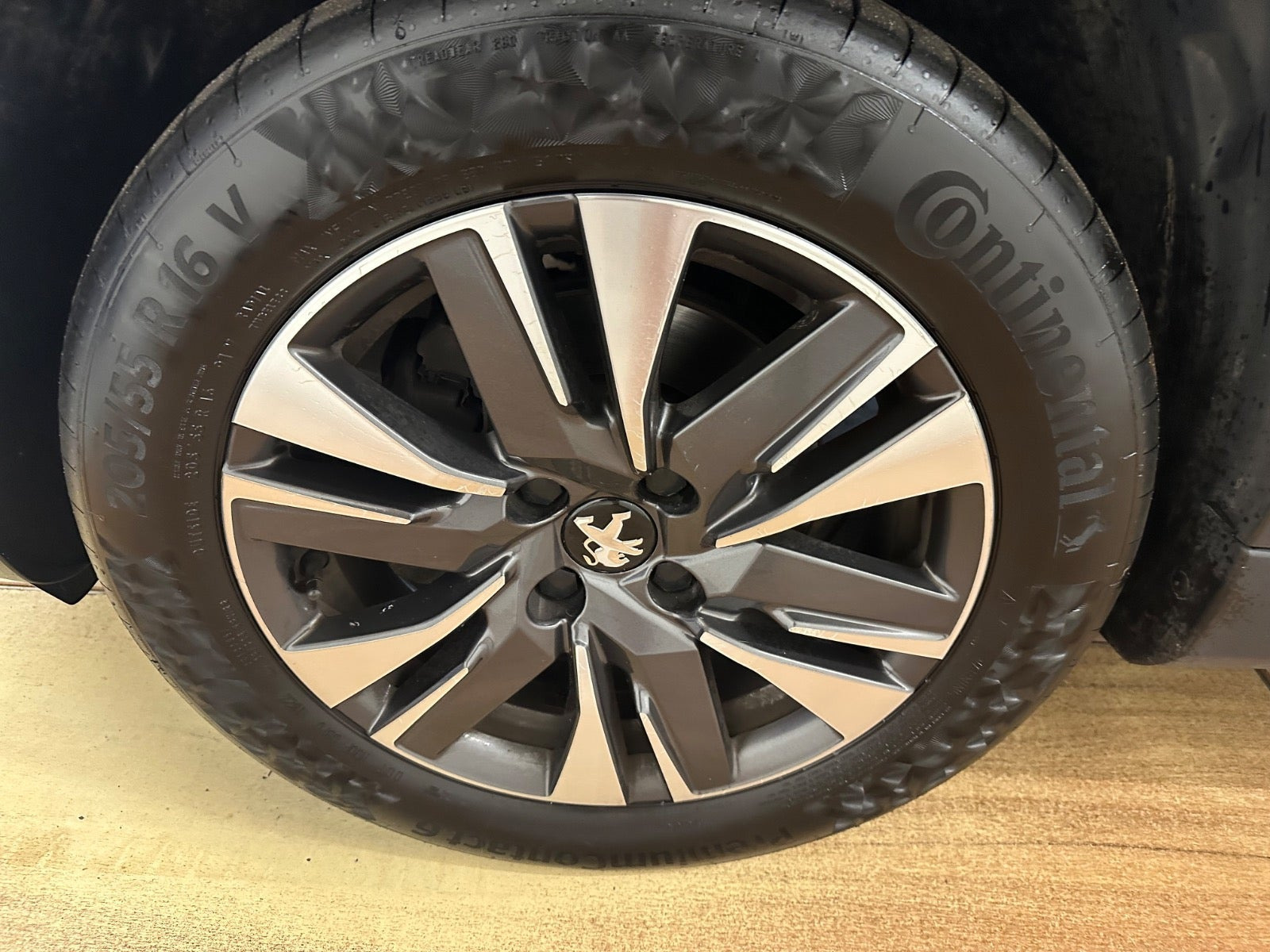 Sort Peugeot 2008 fra 2019