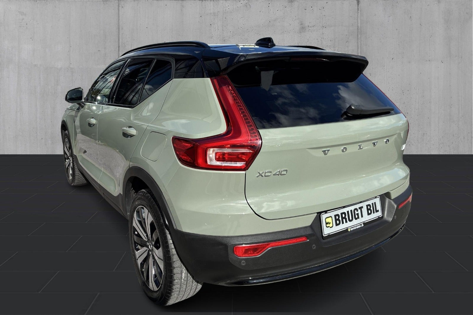 Grøn Volvo XC40 fra 2023