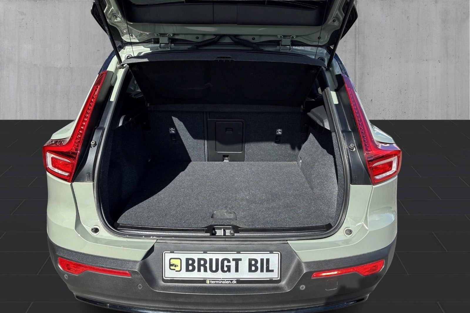 Grøn Volvo XC40 fra 2023