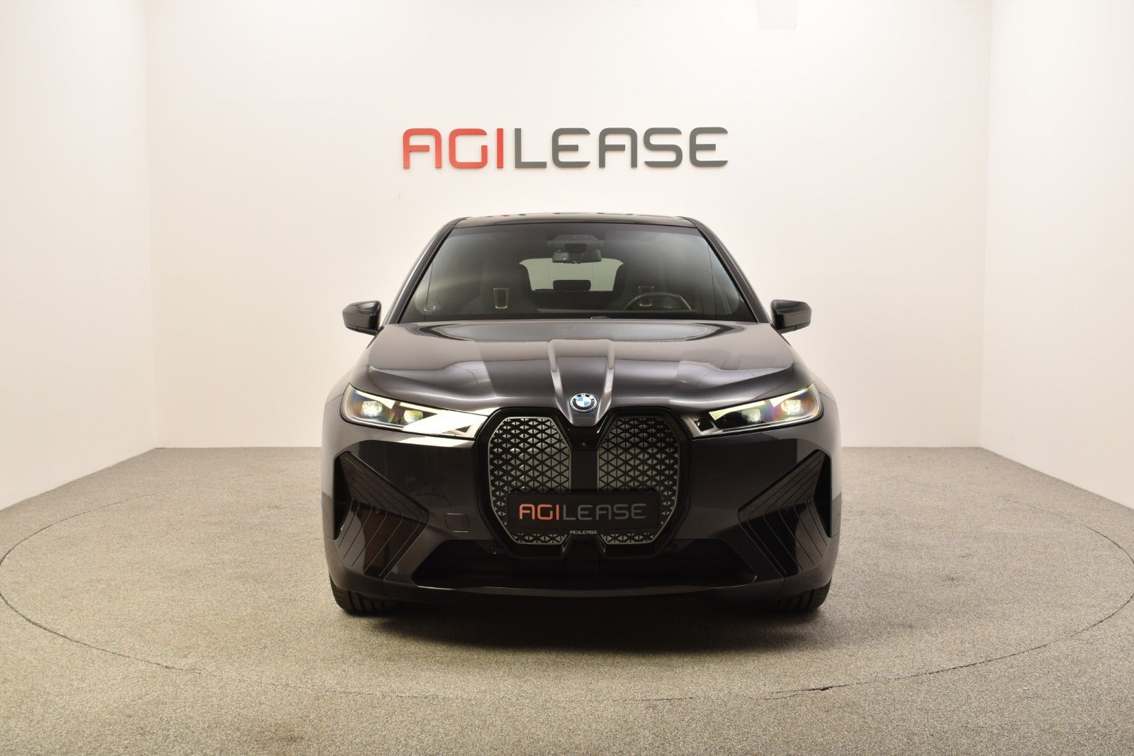 Grå BMW iX fra 2022