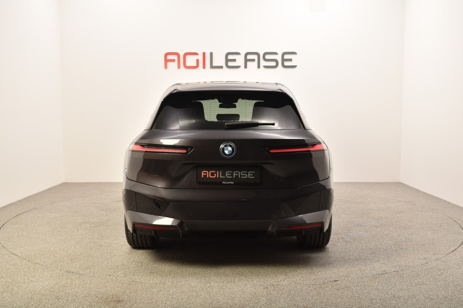 Grå BMW iX fra 2022