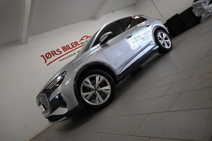 Sølv Audi Q4 e-tron fra 2022