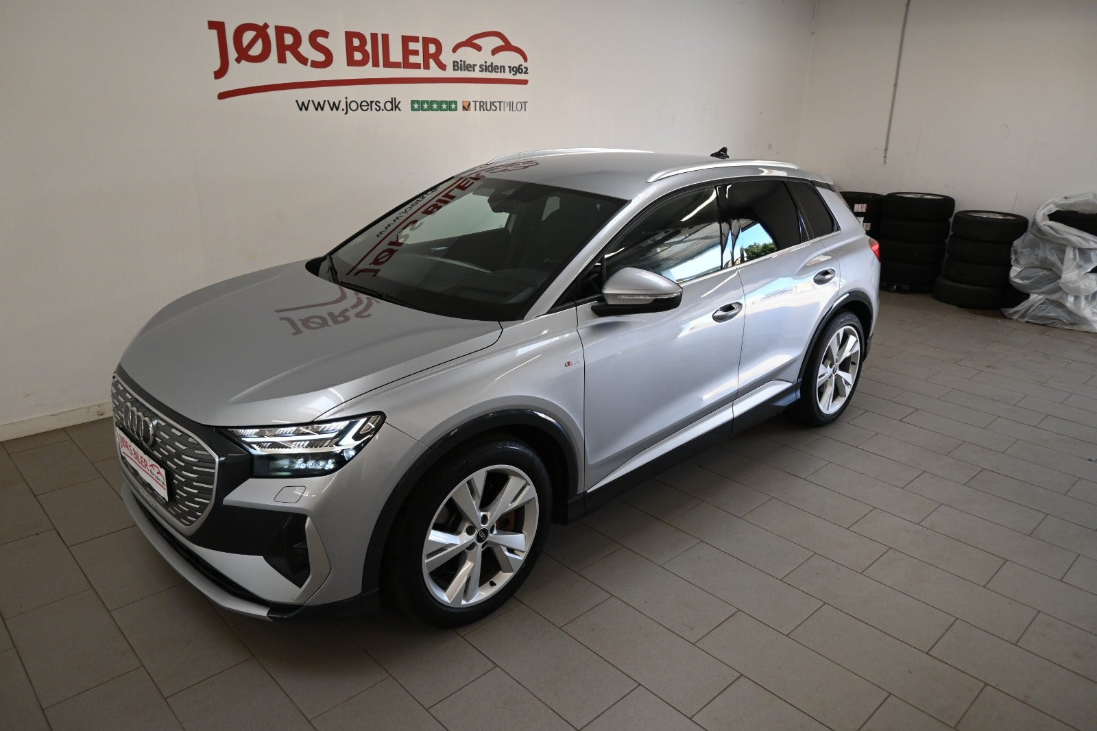 Sølv Audi Q4 e-tron fra 2022