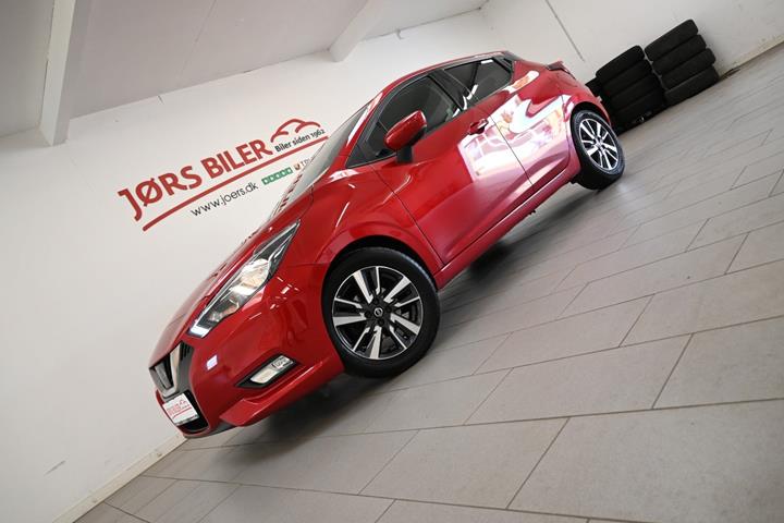 Rød Nissan Micra fra 2018 set udefra