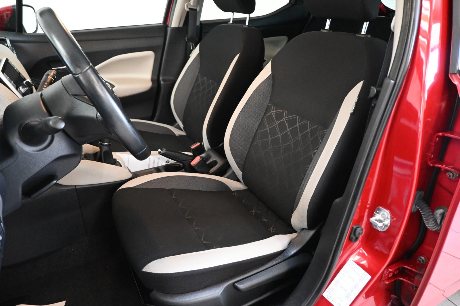 Rød Nissan Micra fra 2018