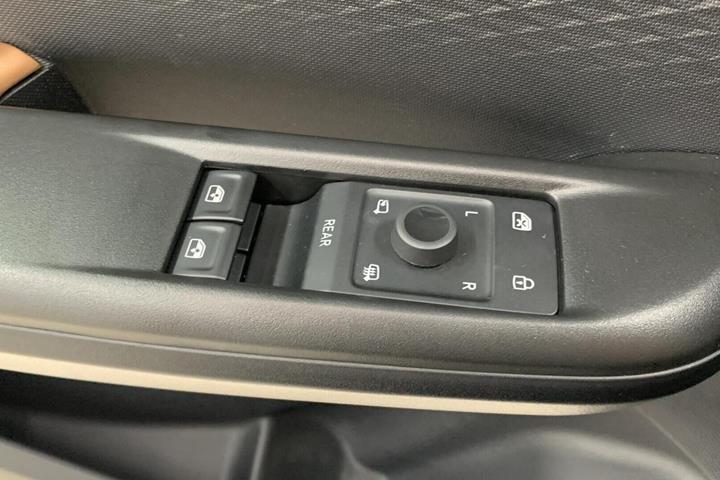 Grå Cupra Born fra 2023