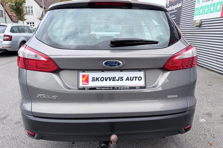 Grå Ford Focus fra 2013