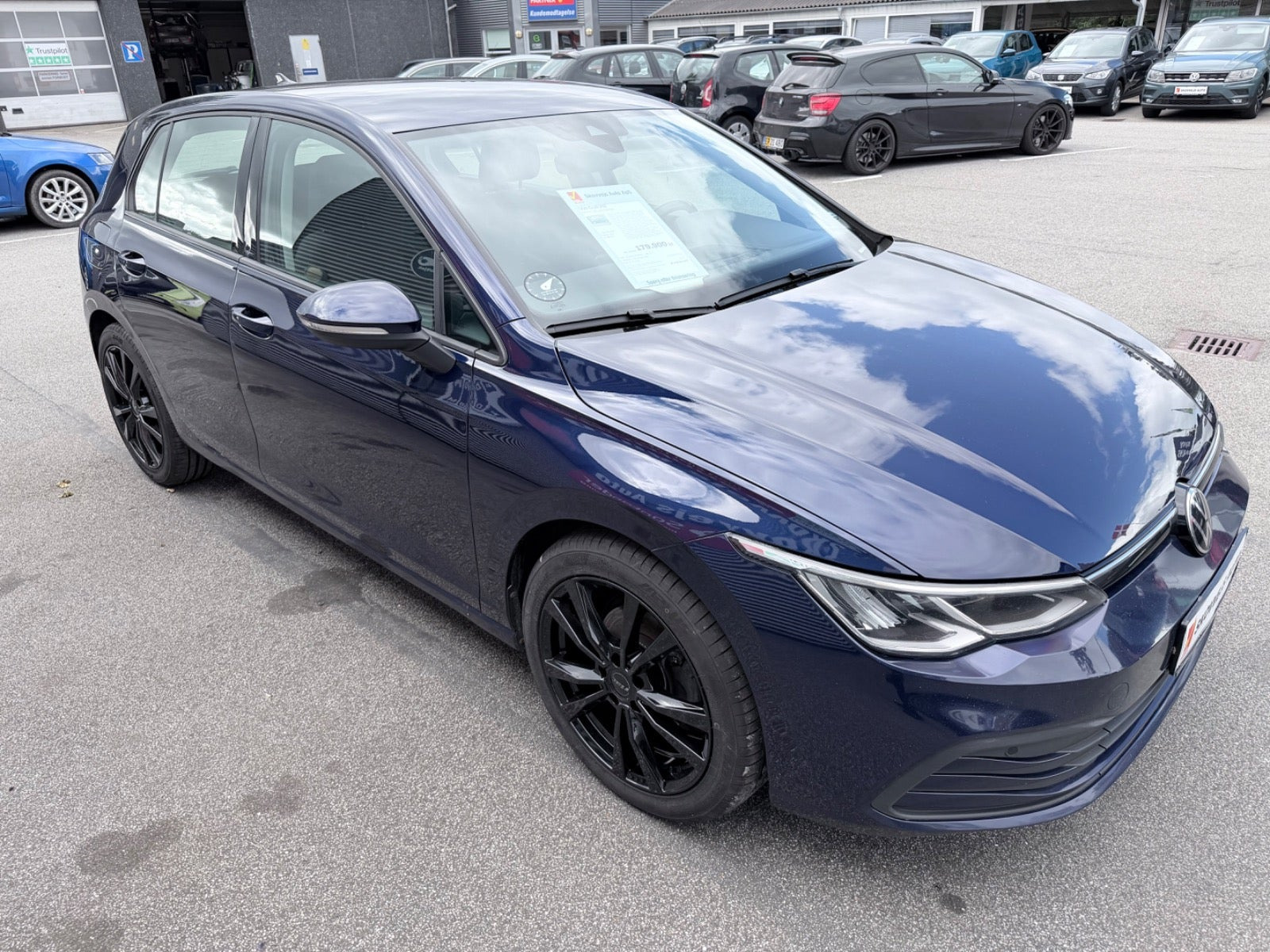Blå VW Golf VIII fra 2022