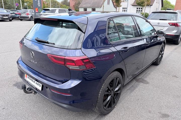 Blå VW Golf VIII fra 2022