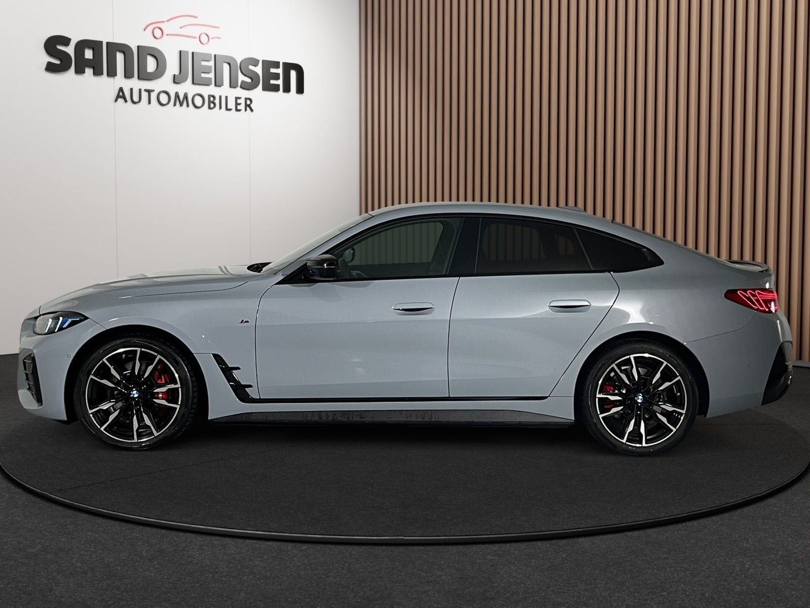 Grå BMW i4 fra 2025