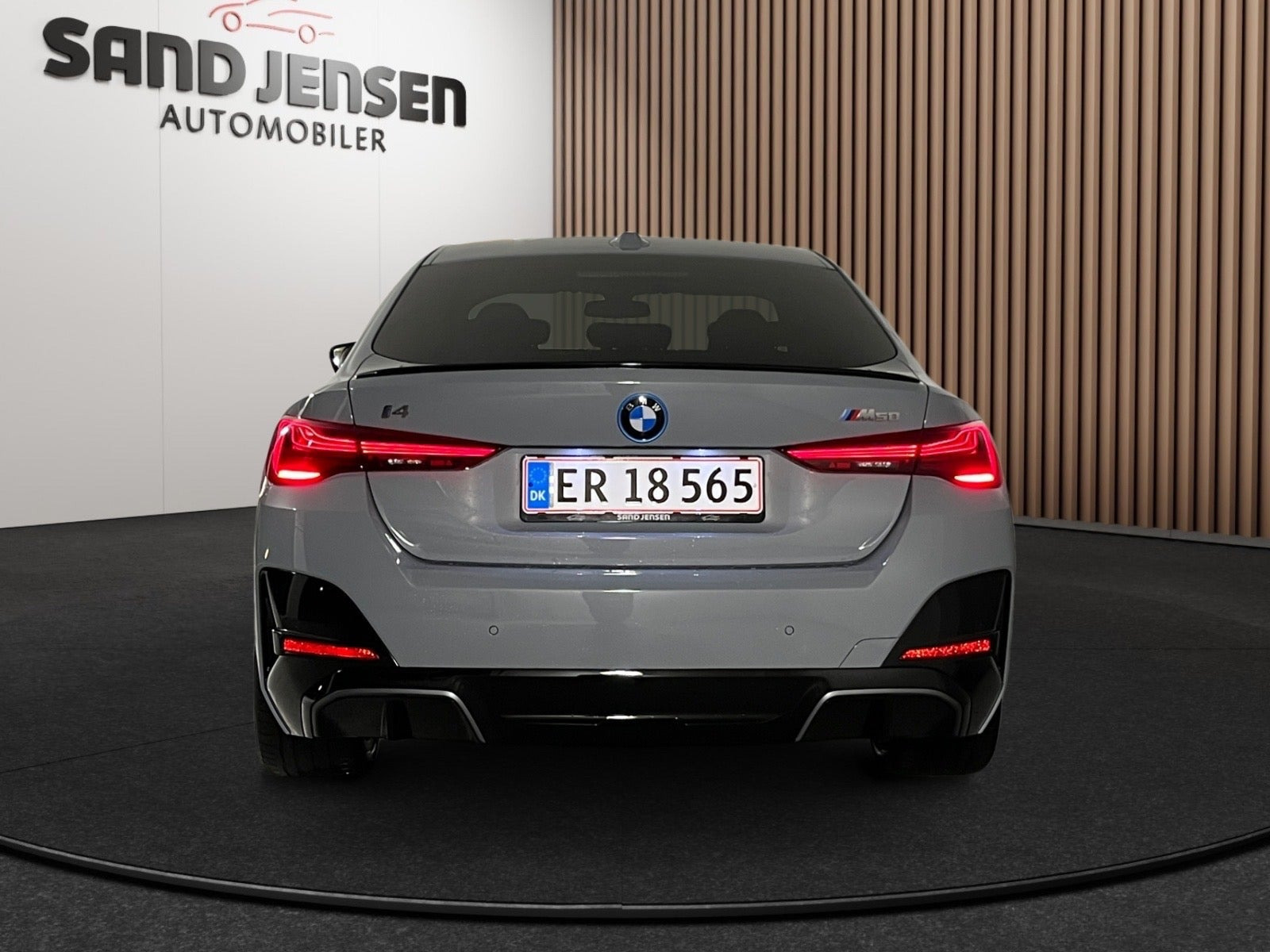 Grå BMW i4 fra 2025