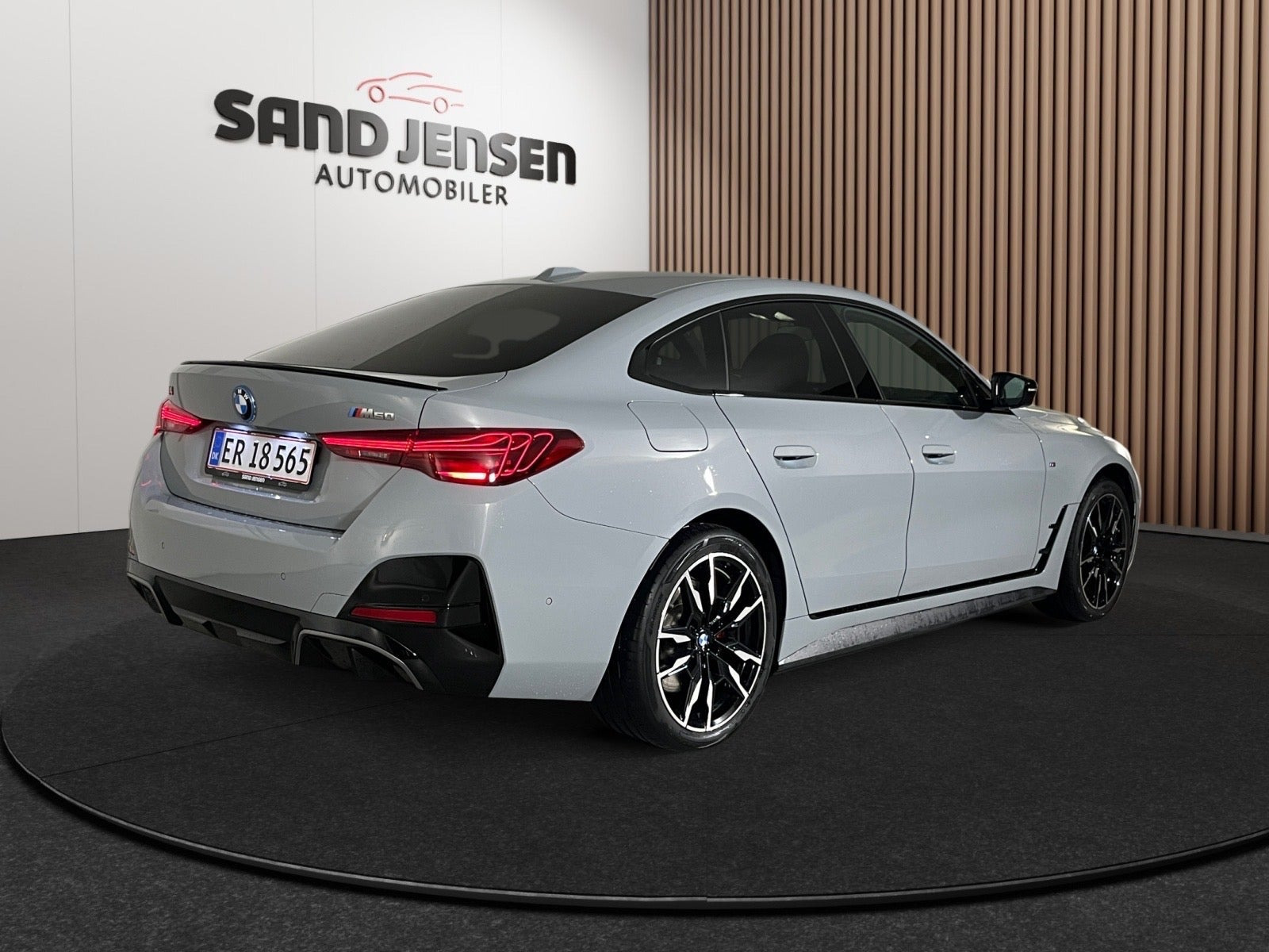 Grå BMW i4 fra 2025