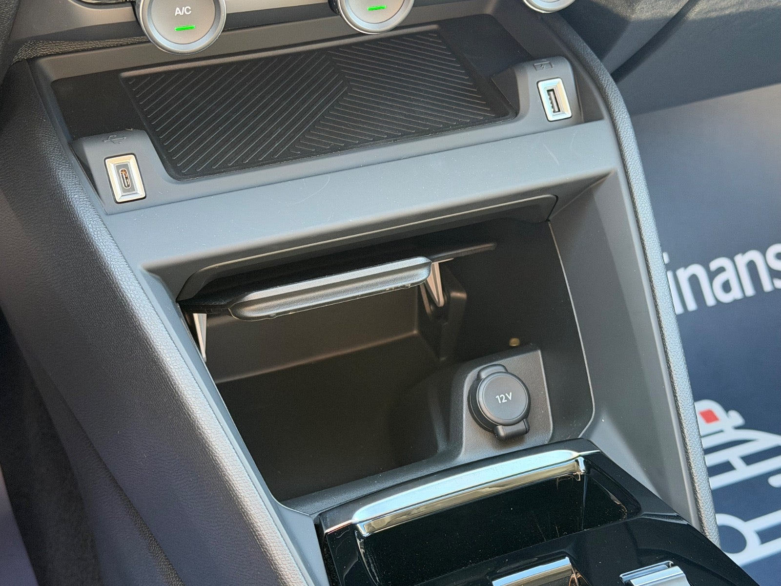 Grå Citroën ë-C4 fra 2024