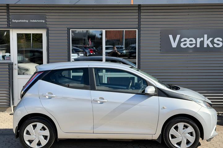 Sølv Toyota Aygo fra 2015