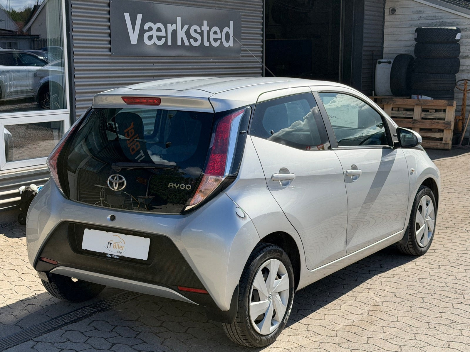 Sølv Toyota Aygo fra 2015