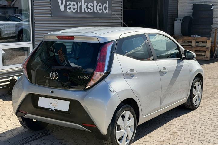 Sølv Toyota Aygo fra 2015