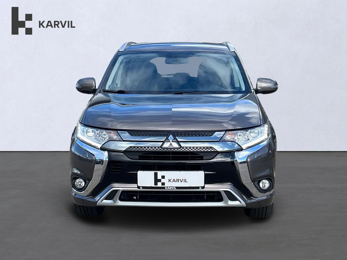 Brun Mitsubishi Outlander fra 2021
