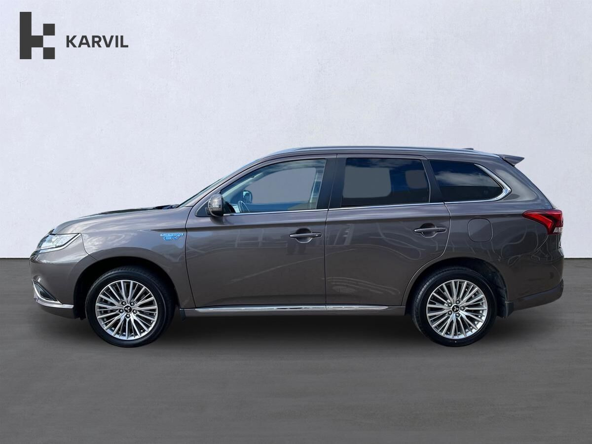 Brun Mitsubishi Outlander fra 2021