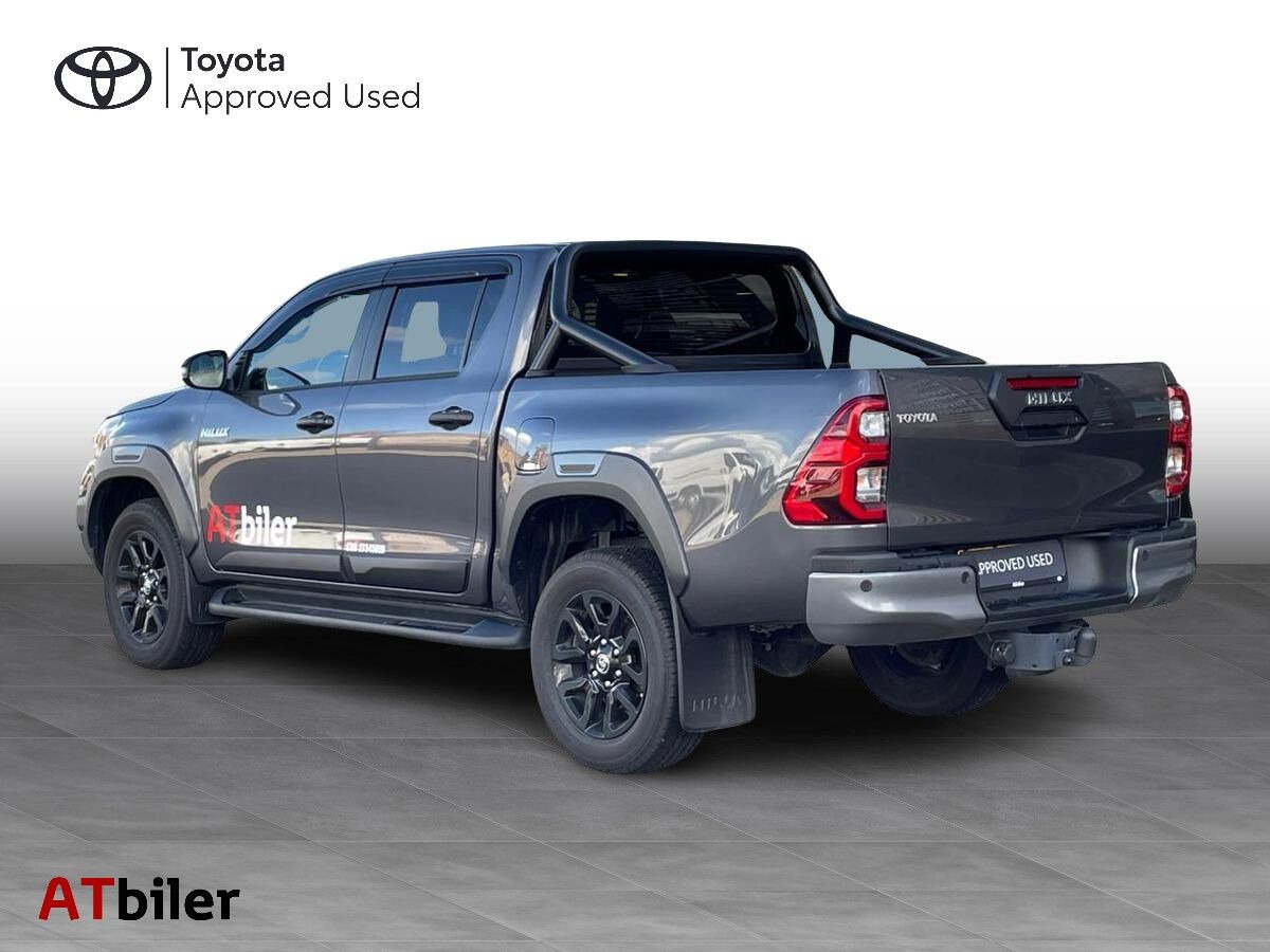 Sort Toyota HiLux fra 2025